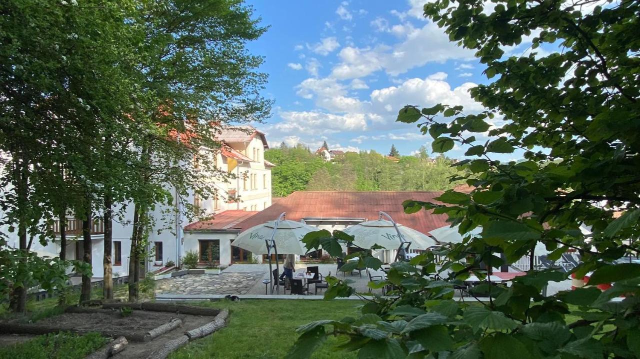 Uniqhotel Cesky Sternberk Exterior photo