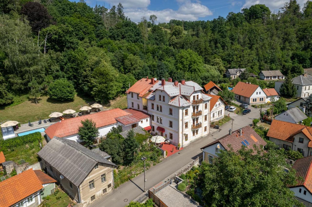Uniqhotel Cesky Sternberk Exterior photo