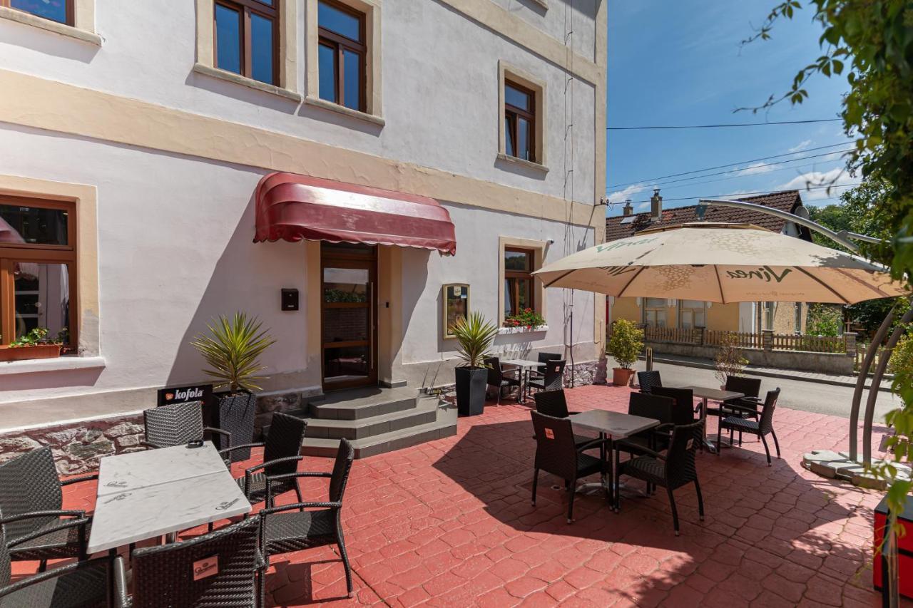 Uniqhotel Cesky Sternberk Exterior photo