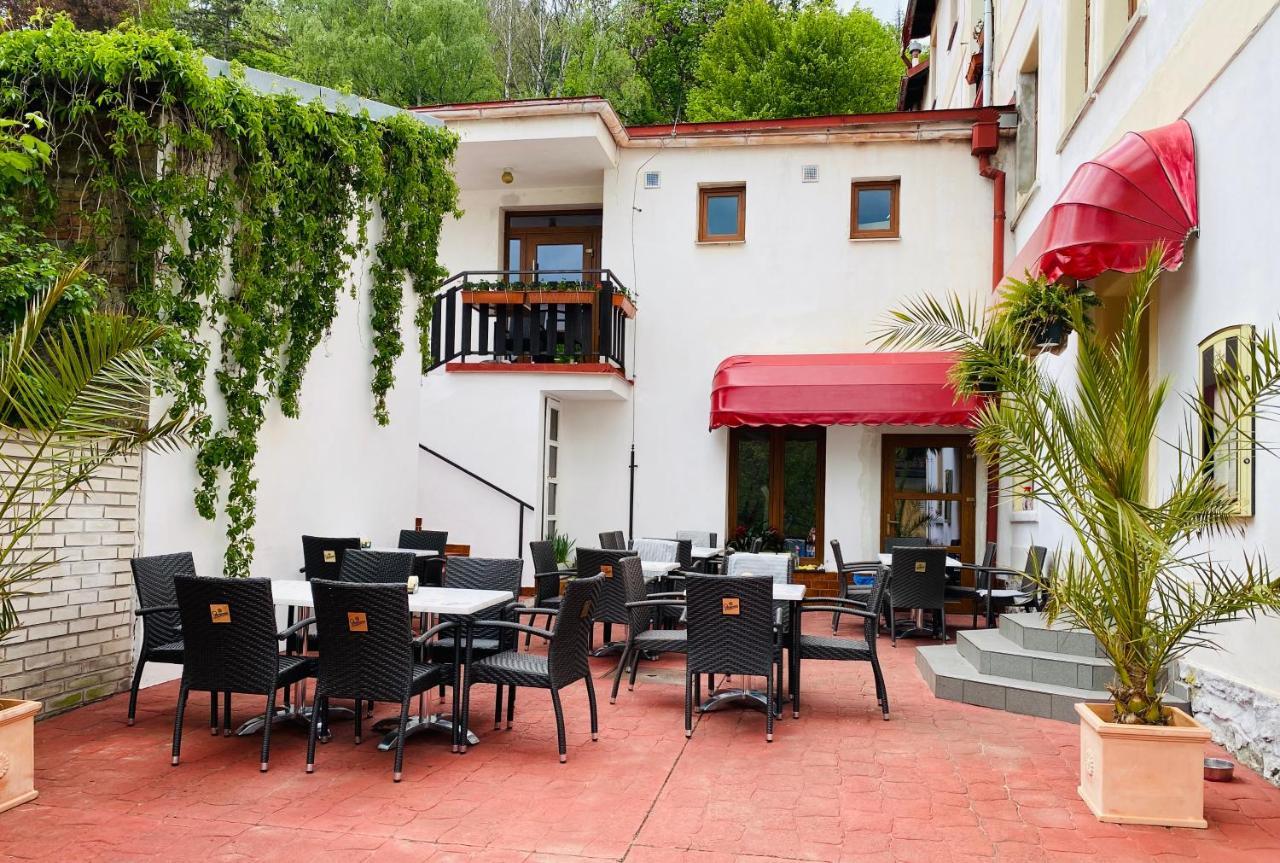 Uniqhotel Cesky Sternberk Exterior photo